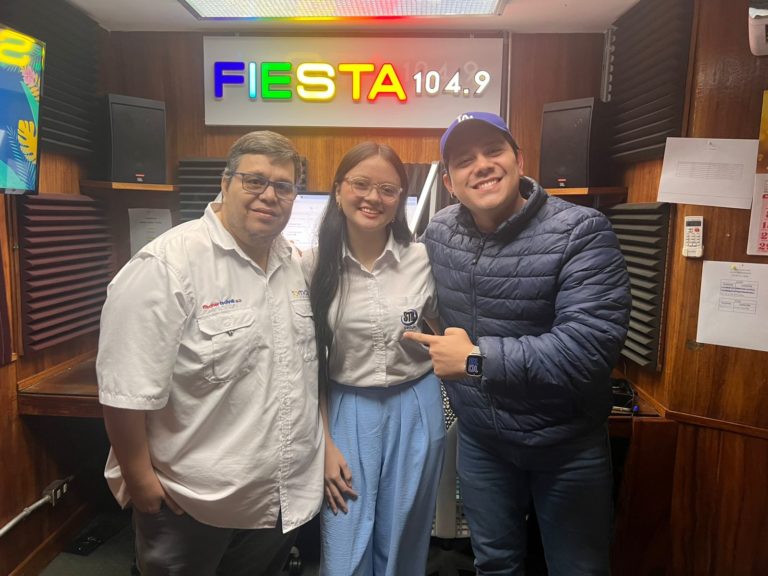 ENTREVISTA RADIO FIESTA 104.7